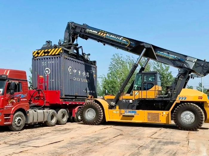 高效正面吊——散装物料装卸、输送解决方案专家！