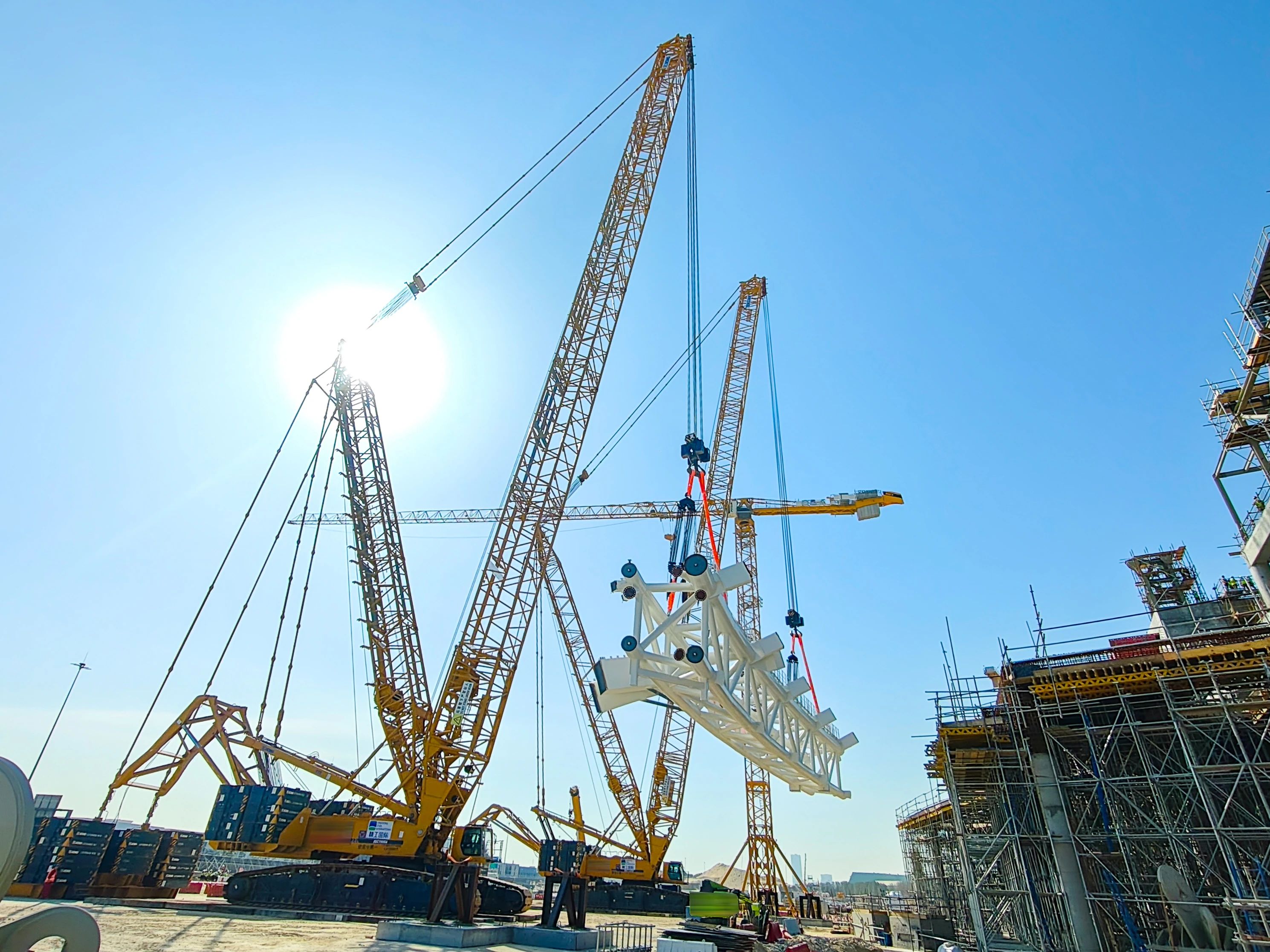 毫米级精度托举世界杯梦想——徐工履带起重机奋战沙特！