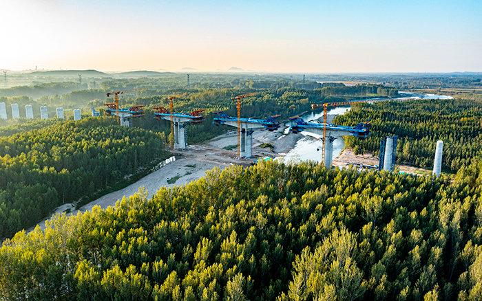 群塔筑雄忻！徐工助建山西首条时速350公里高铁